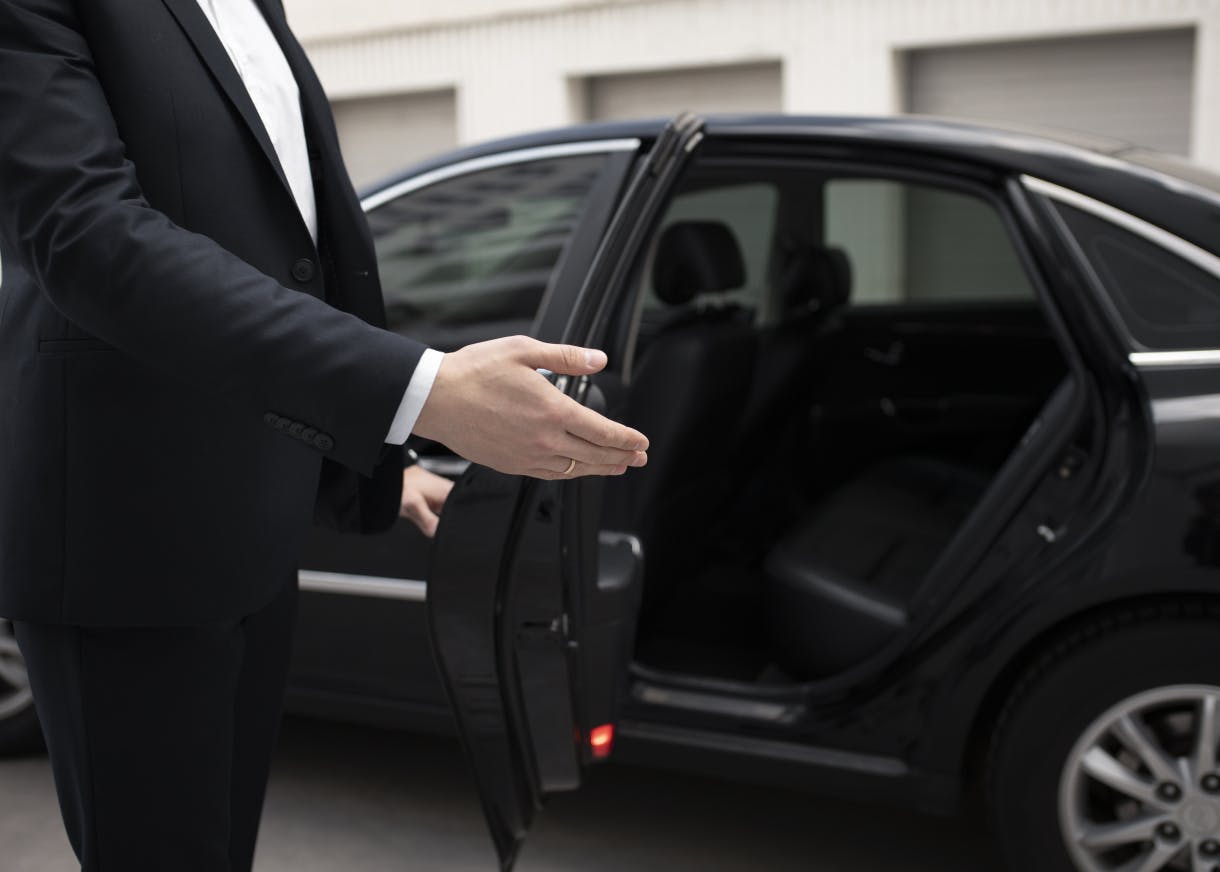luxury-chauffeur-service-that-creates-benchmarks